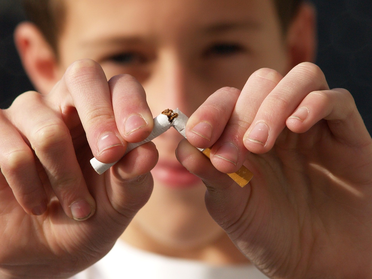 ID 100218591 fajcenie cigareta