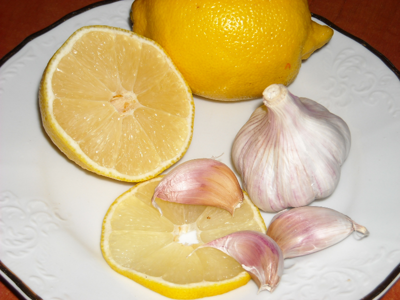 citrón a cesnak