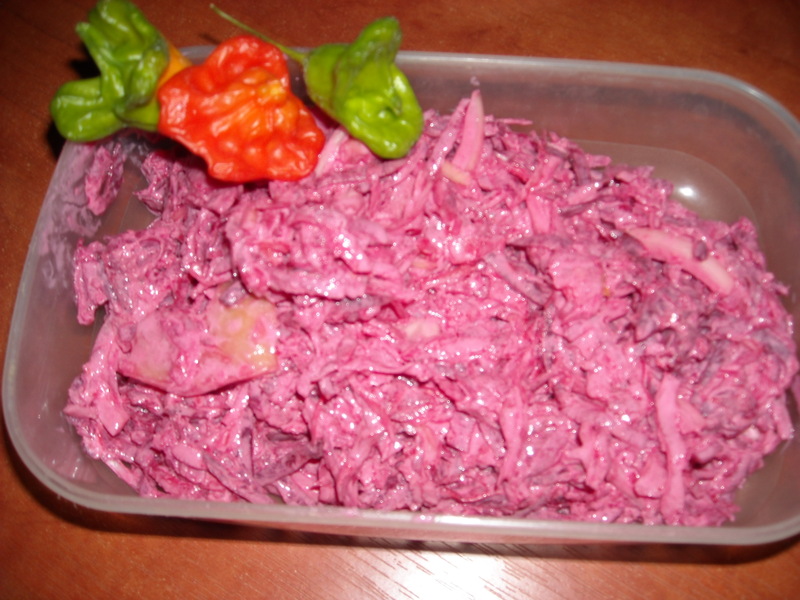 salat z cervenej repy s cesnakom